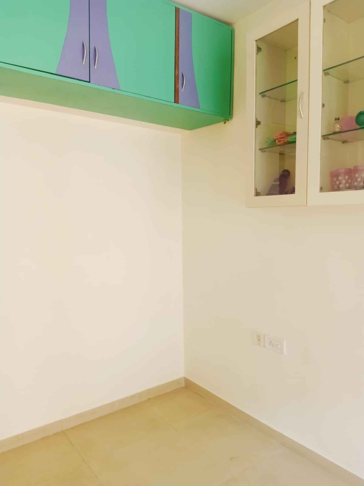 Female PG room in Kandivali East, Mumbai – photo 5