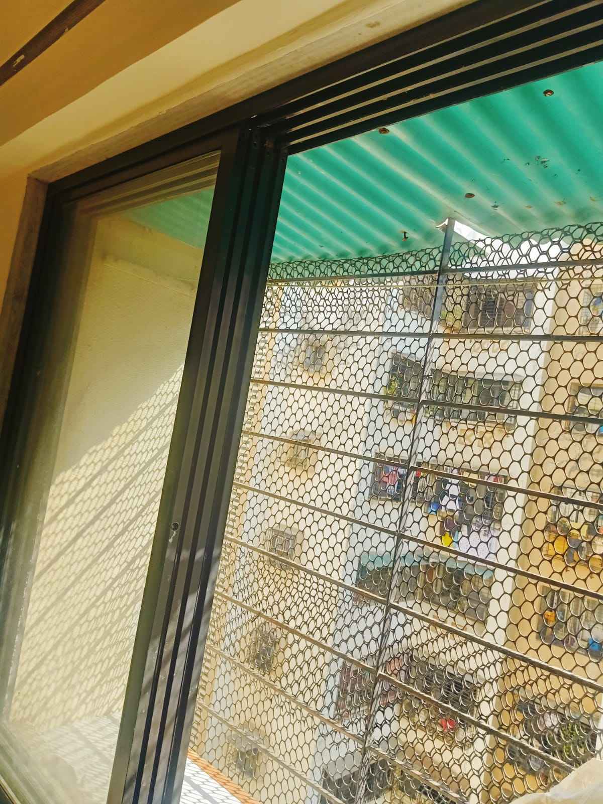 Female PG room in Kandivali East, Mumbai – photo 4