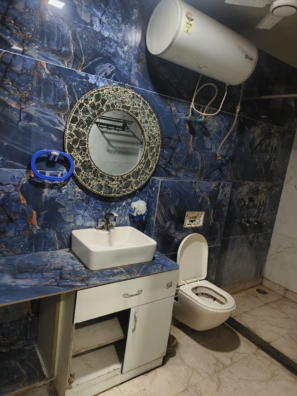 Female PG room in Mukherjee Nagar, Delhi – photo 3