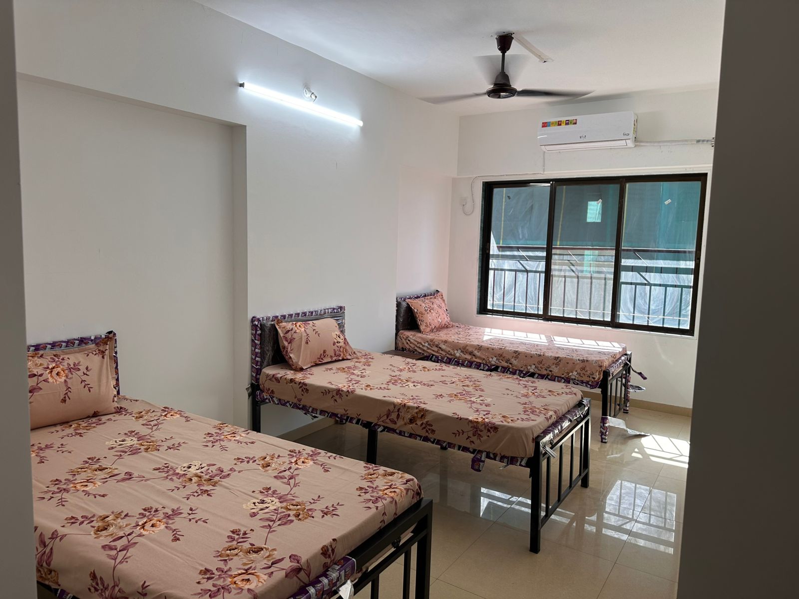Male PG room in Kurla, Mumbai
