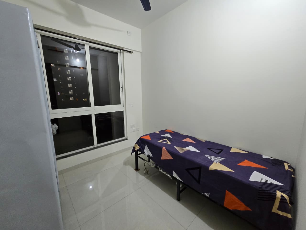 Male PG room in Thane West, Thane