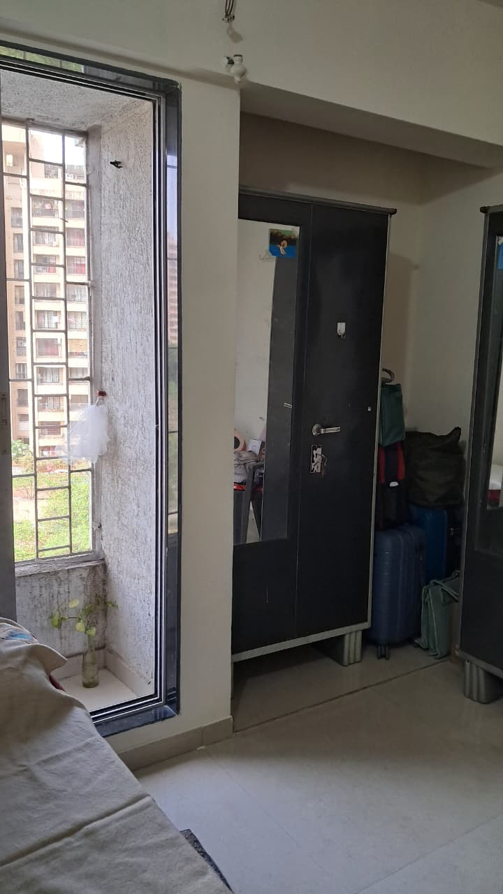 Female PG room in Thane West, Thane