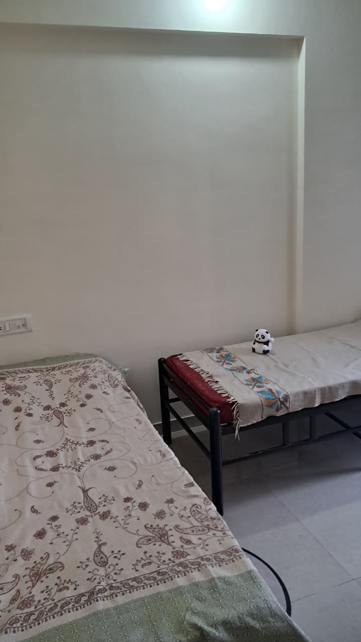 Female PG room in Thane West, Thane – photo 4