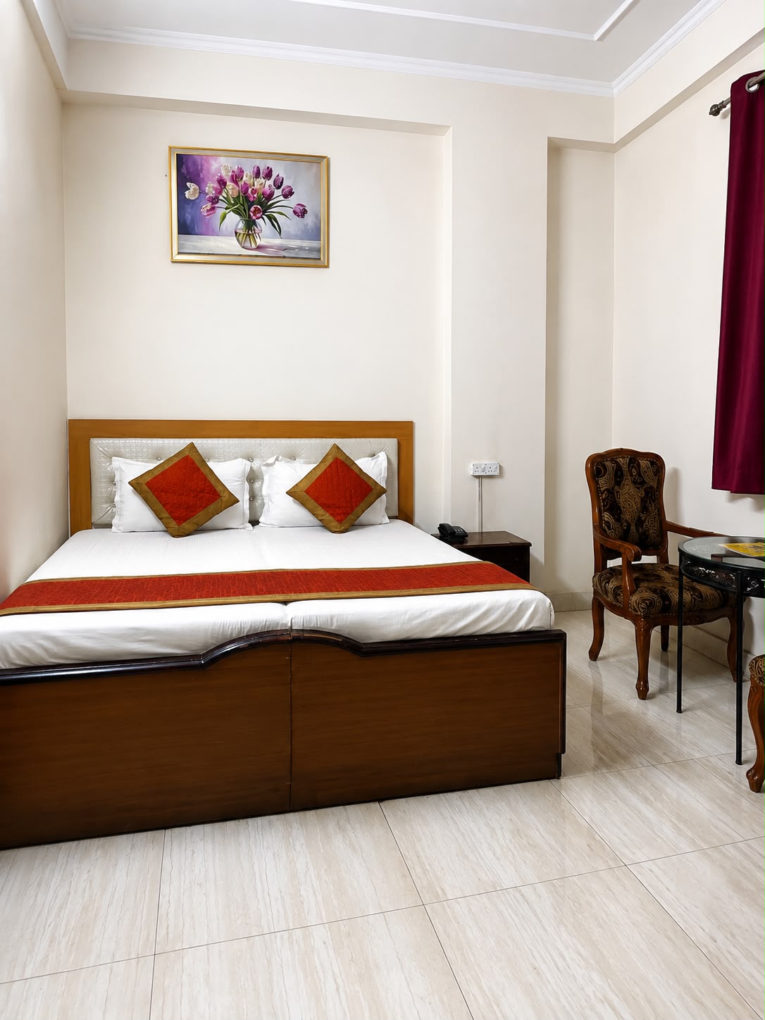 Boys & Girls PG room in Karol Bagh, Delhi