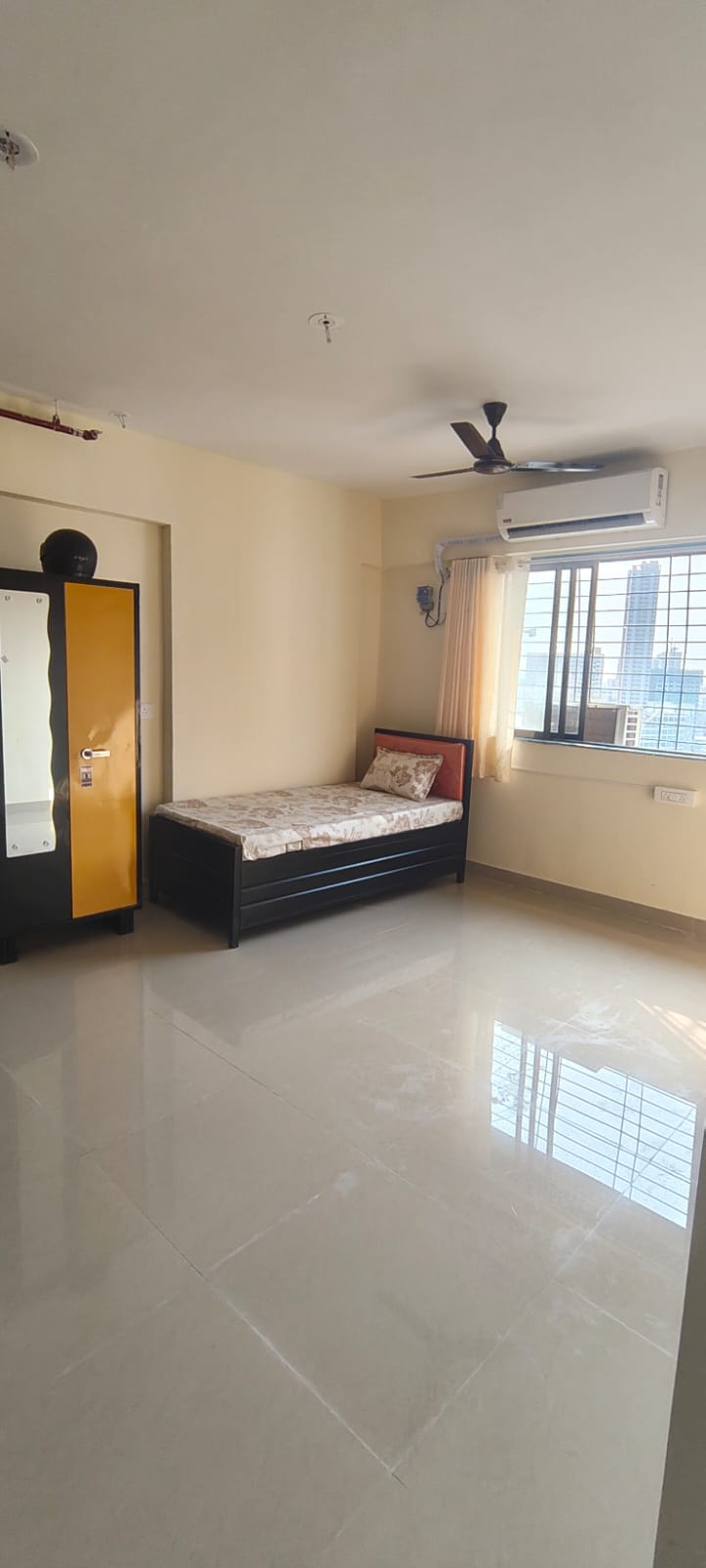 Female PG room in Malad East, Mumbai – photo 4