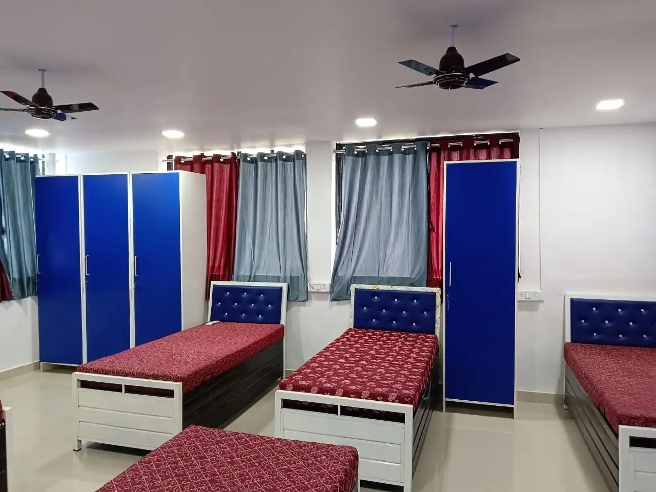 Unisex-PG in Vikhroli West near Powai Lake - photo 2