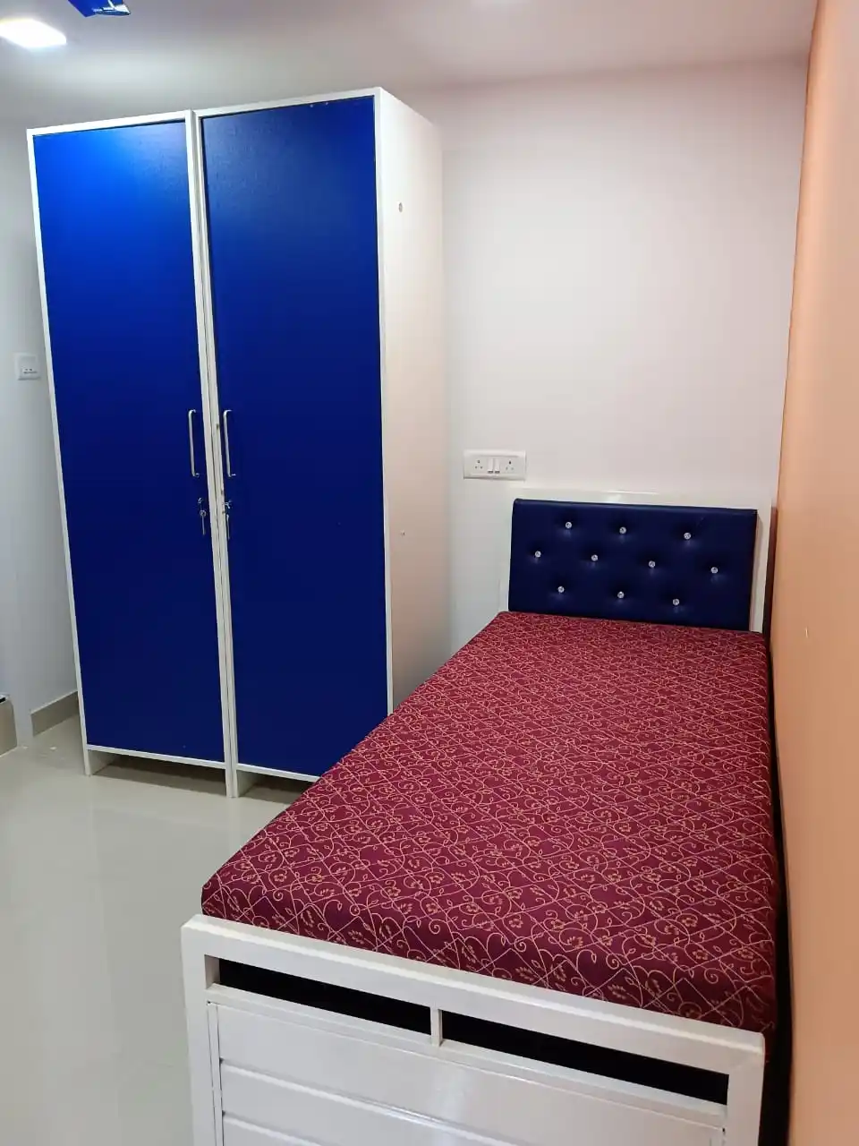 Unisex-PG in Vikhroli West near Powai Lake - photo 9