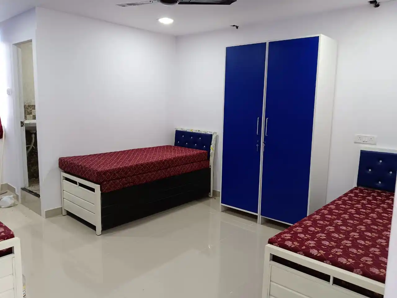 Unisex-PG in Vikhroli West near Powai Lake - photo 1