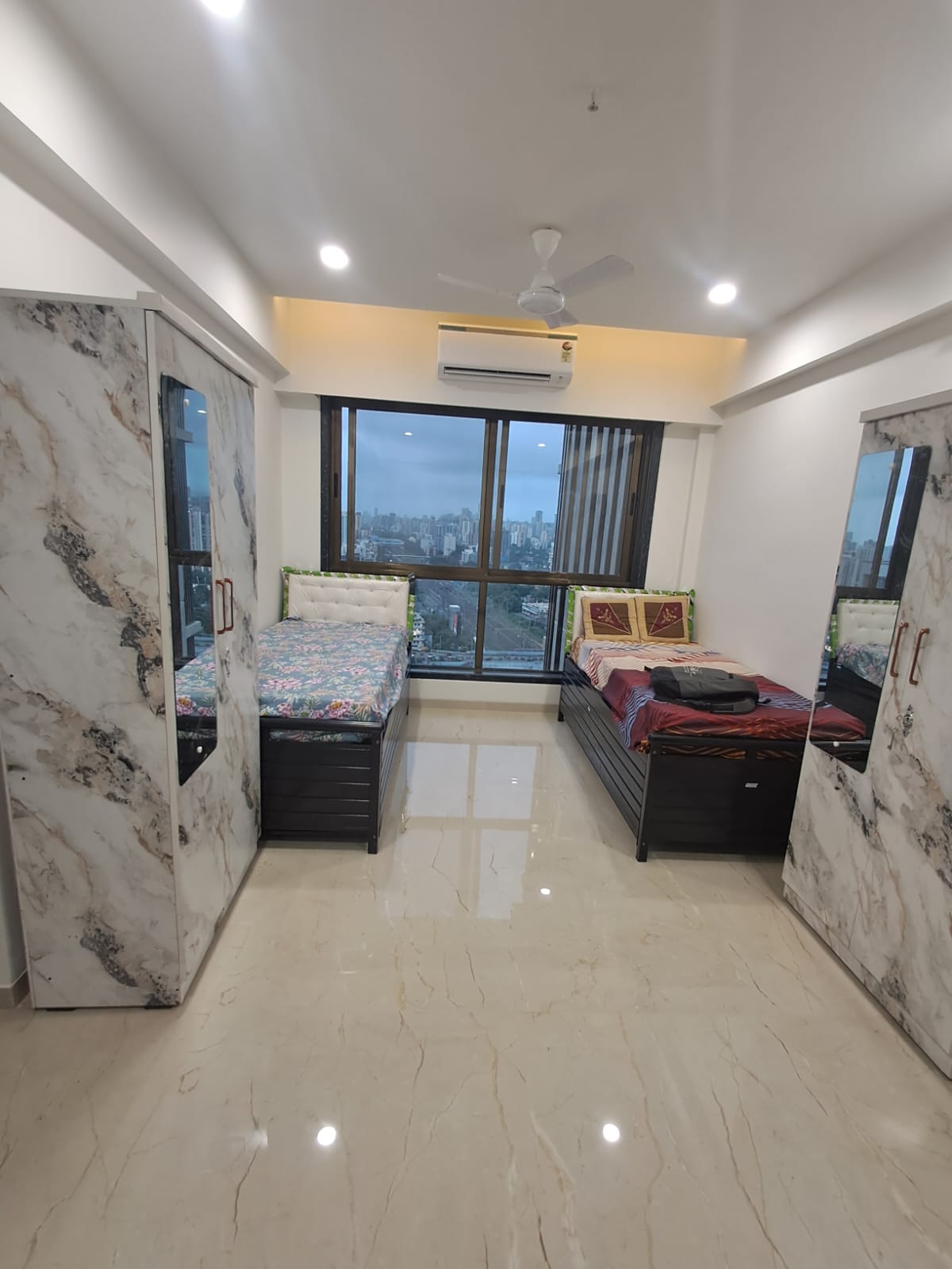 Male PG room in Goregaon East, Mumbai