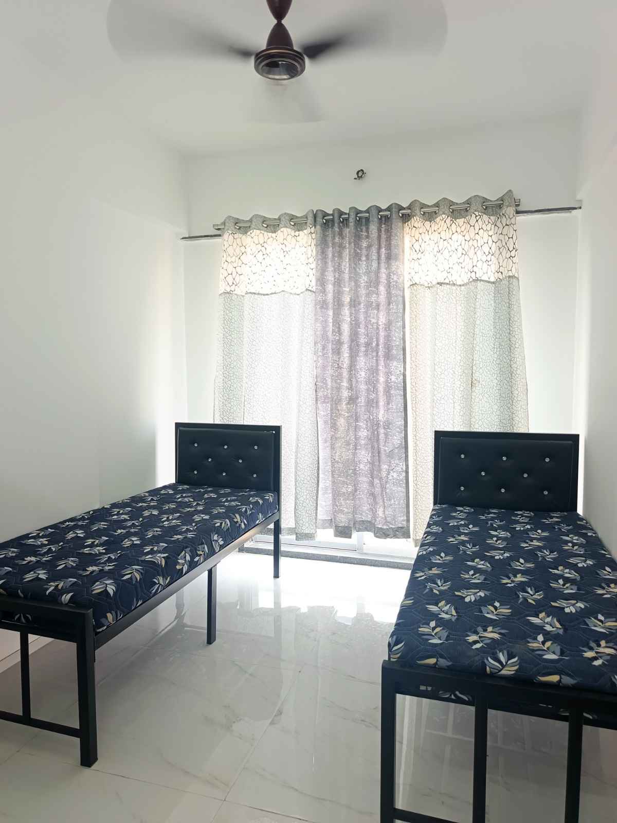 Unisex-PG PG room in Ghatkopar East, Mumbai