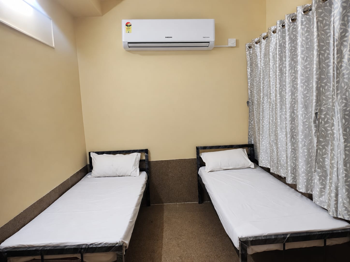Female PG room in Vashi, Navi Mumbai