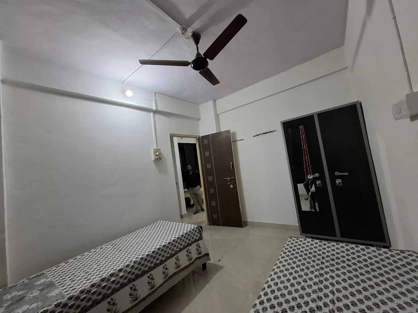 Male PG room in Airoli, Navi Mumbai