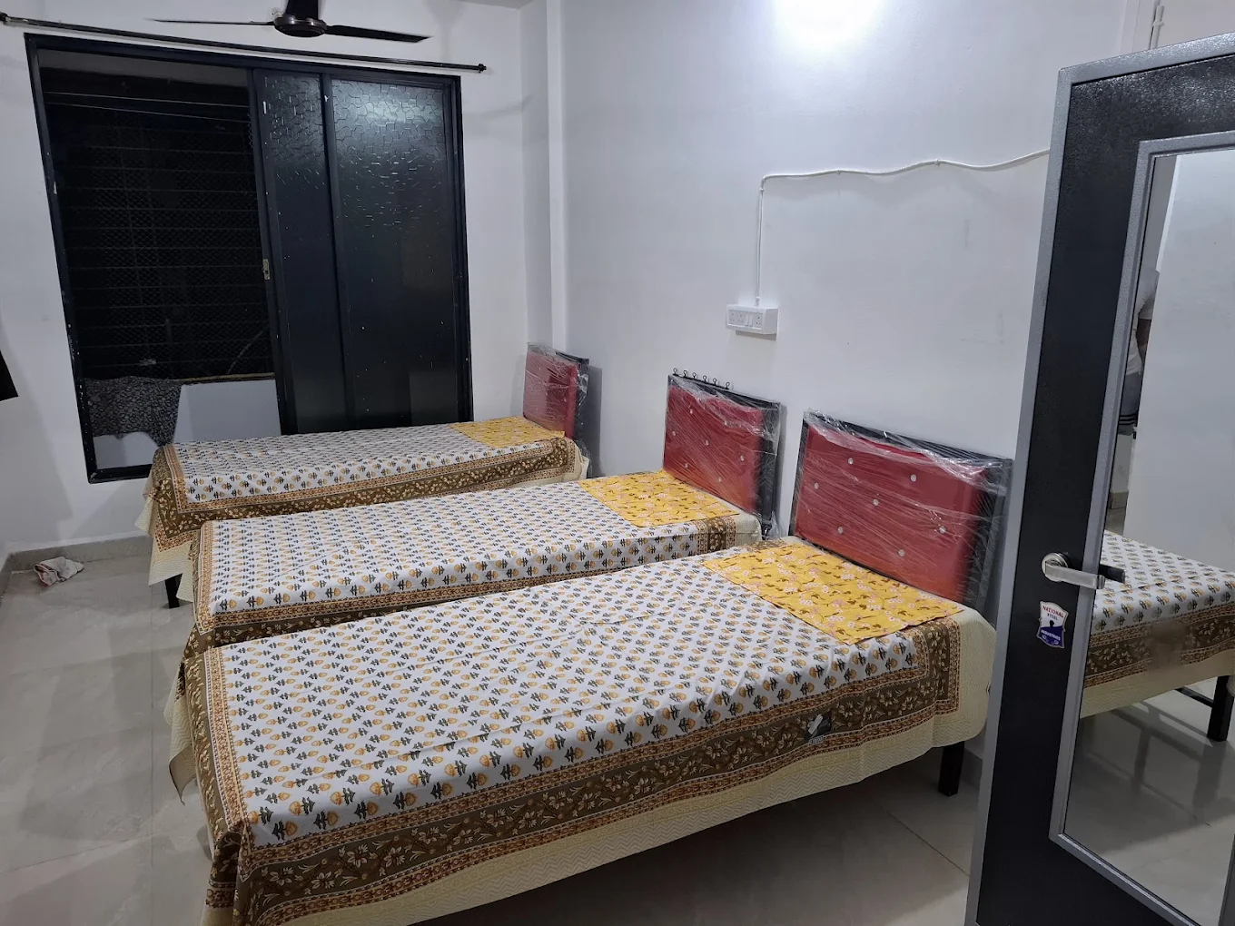 Male PG room in Airoli, Navi Mumbai – photo 4
