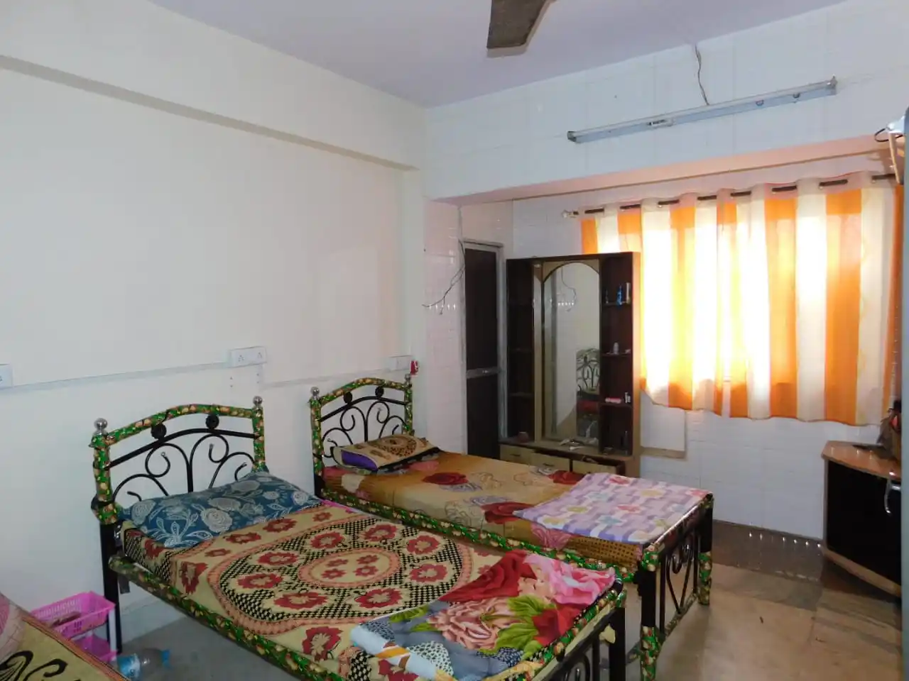 Unisex-PG PG room in Andheri East, Mumbai