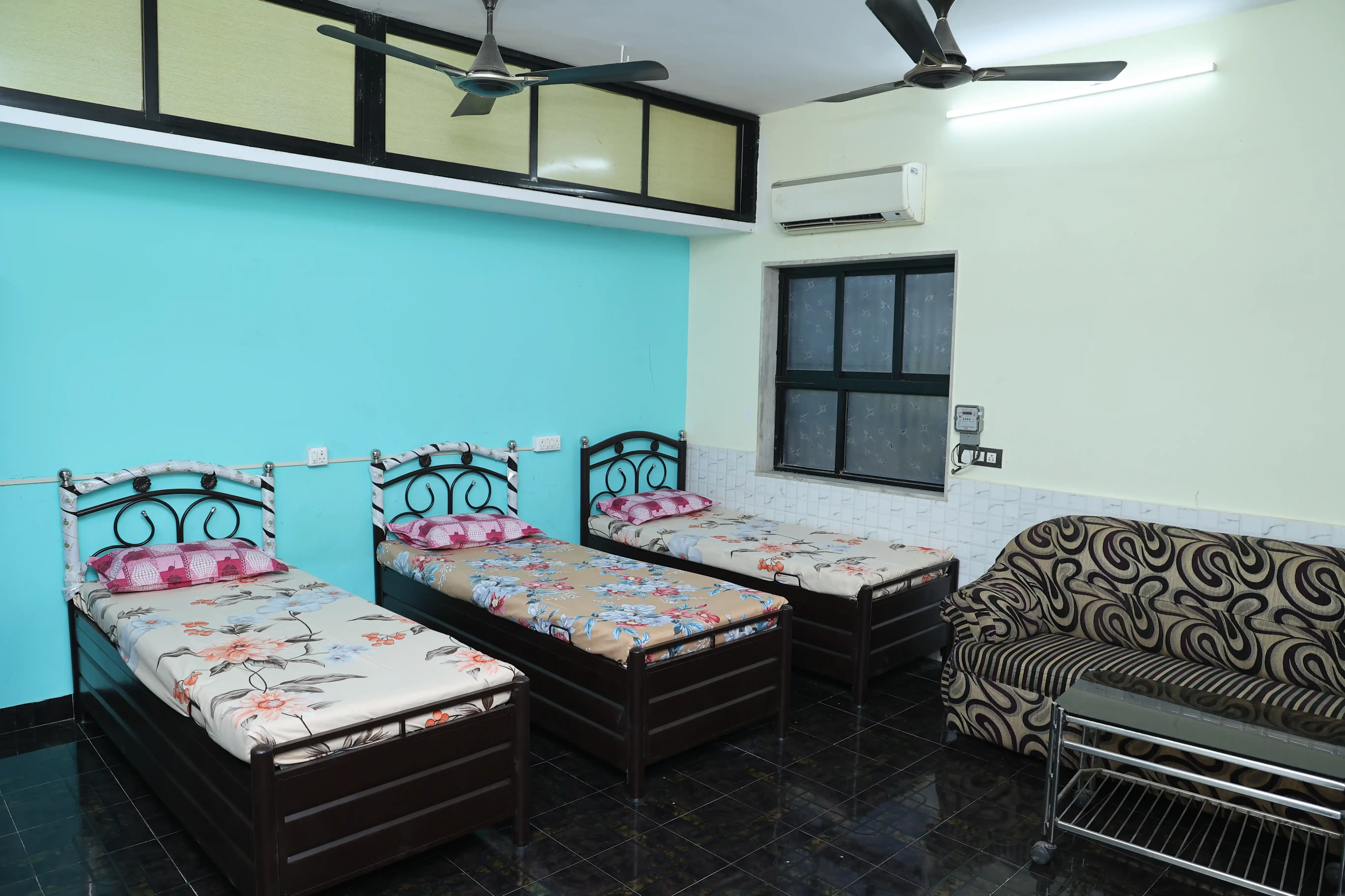 Male PG room in Andheri East, Mumbai
