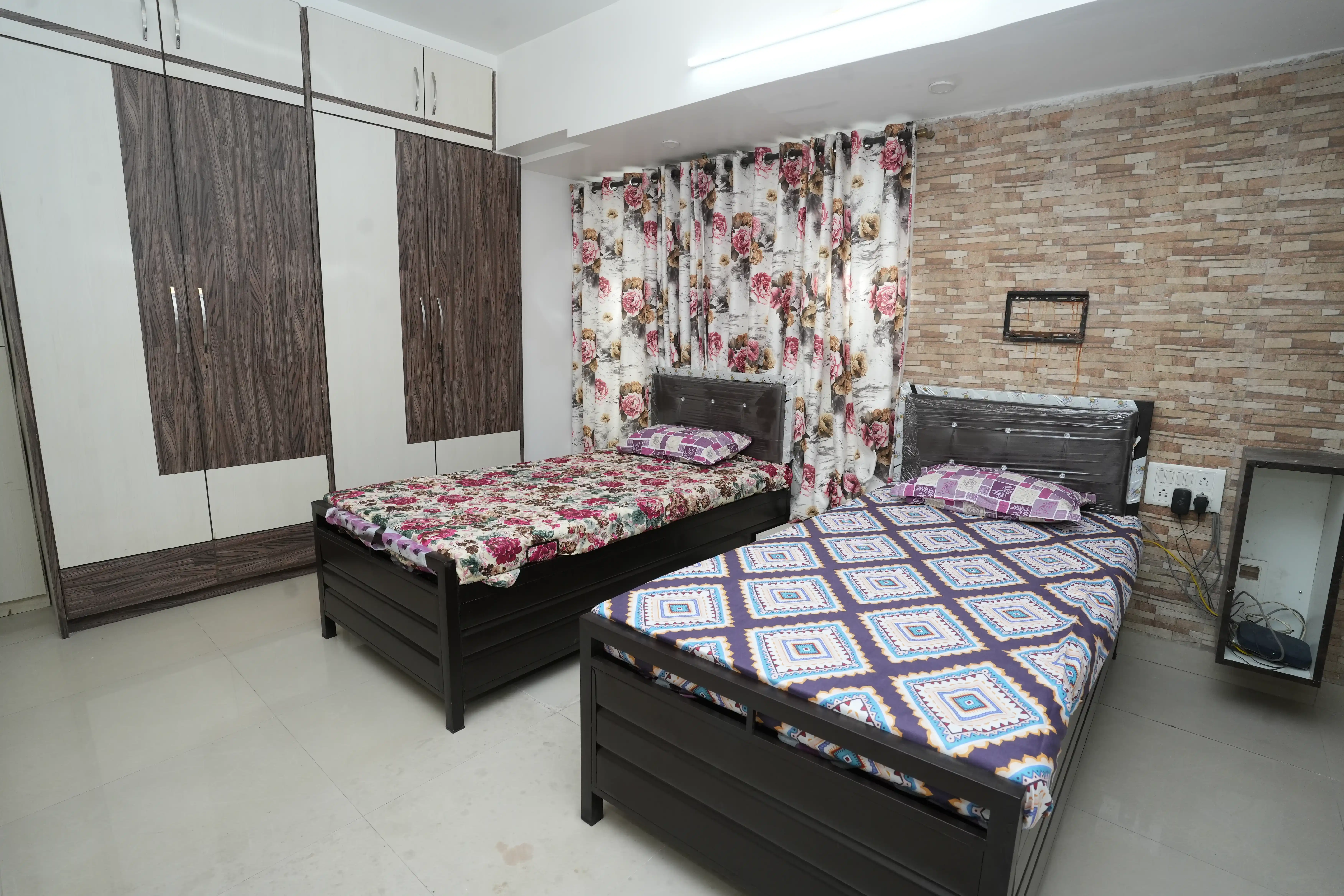 Male PG room in Santacruz (West), Mumbai