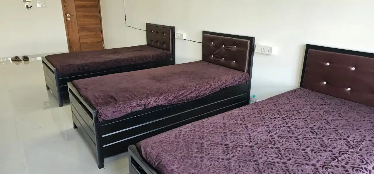 Male PG room in Ghatkopar West, Mumbai