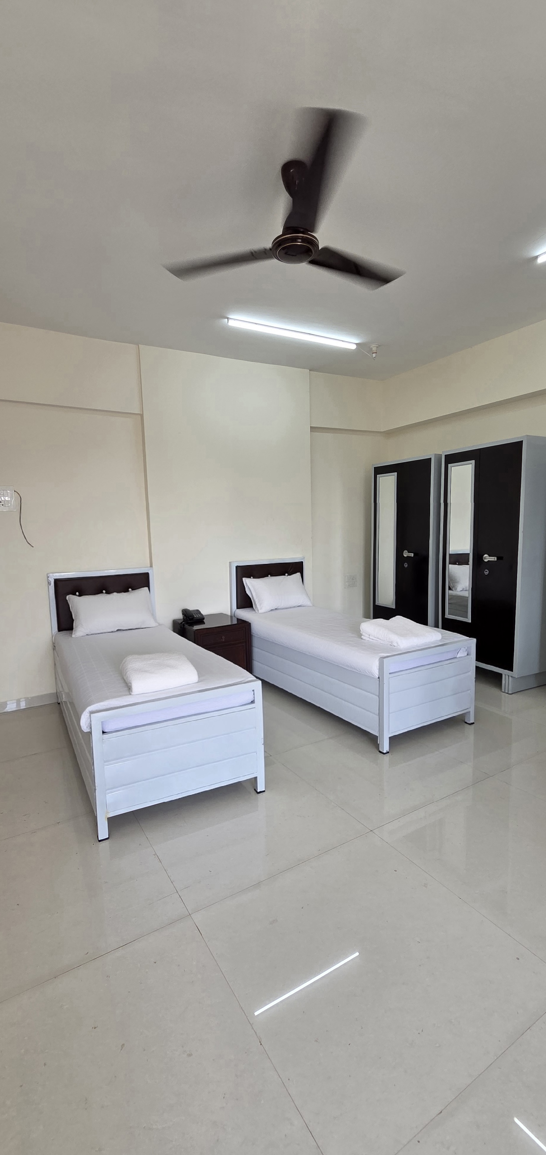 Male PG room in Ghatkopar West, Mumbai