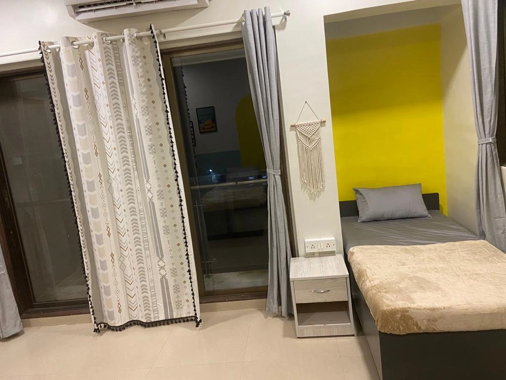 Unisex-PG PG room in Andheri West, Mumbai
