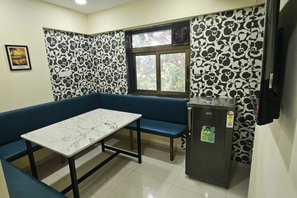 Unisex-PG PG room in Vile Parle West, Mumbai