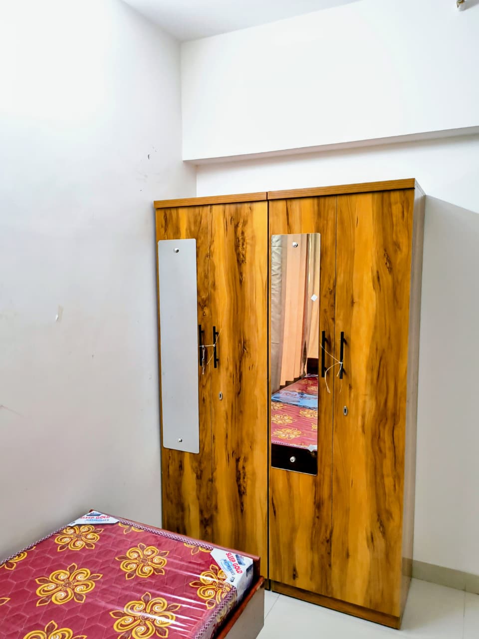 Unisex-PG PG room in Malad East, Mumbai – photo 3