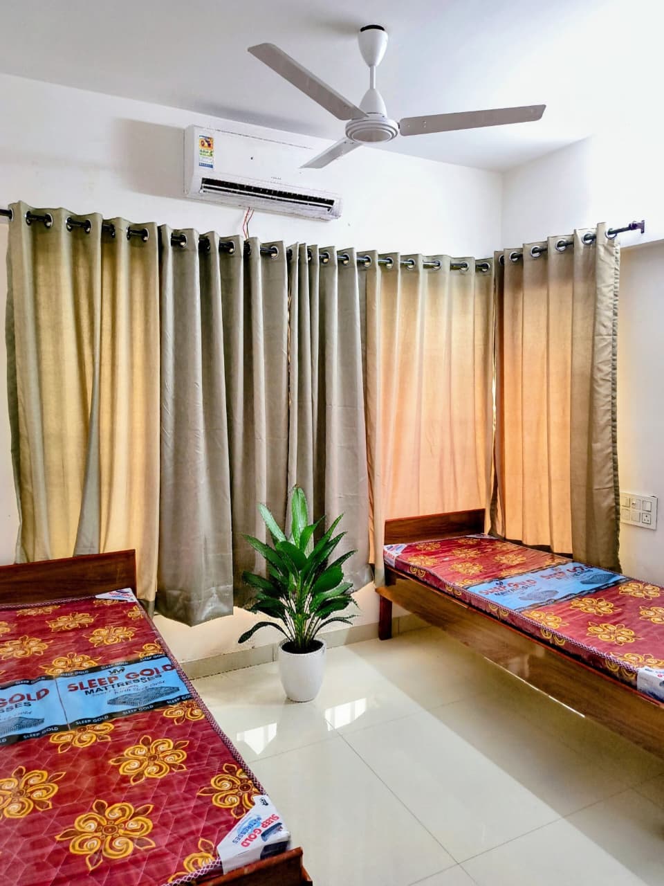 Unisex-PG PG room in Malad East, Mumbai – photo 2